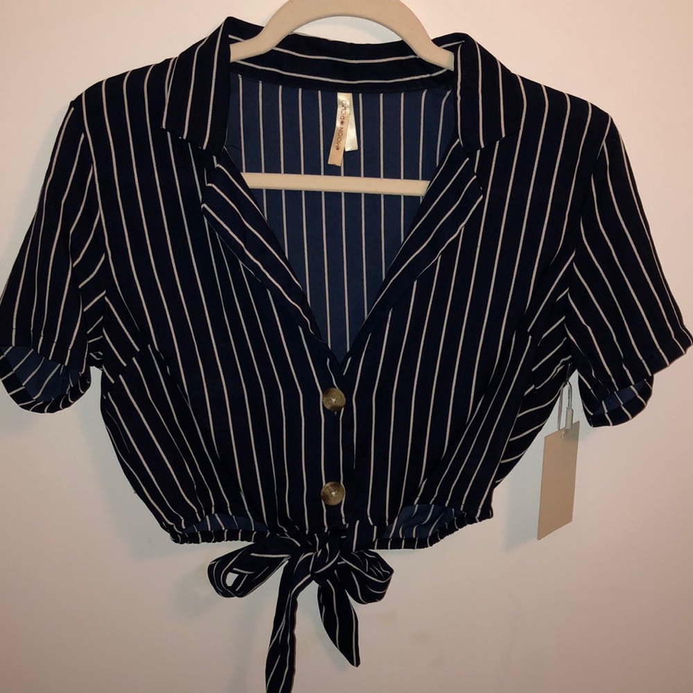 Cropped front tie Top